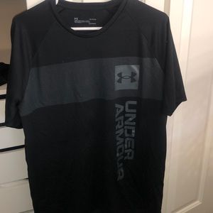 Men large under armour shirt